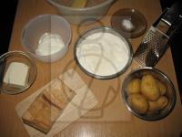 A krumplikat meghámozzuk, lereszeljük,...