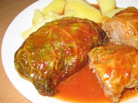 A húst összekeverjük a rizzsel, sóval,...