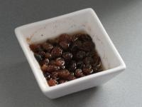 Egy maréknyi mazsolát leöntünk rummal, és...