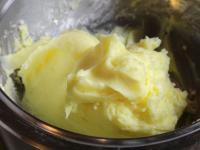 Miután a puding kihűlt hozzáadjuk a cukorral...