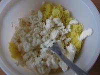 A burgonya másik felét (150g) a vajjal és a...
