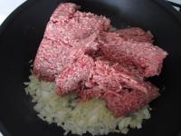 A hagymát megpucoljuk, apróra vágjuk, és kis...