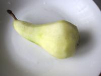 A körték meghámozzuk, szeletekre vágjuk....