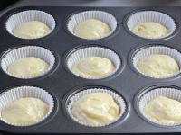 A tésztát muffin kosárkákba töltsük, kb 20...