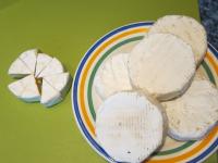 Hat darab camembert-et háromszögekre vágunk. A...