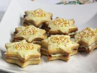 Cukrász díszítéssel megszórjuk. Hűvös...