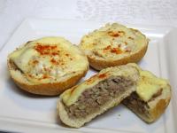 Besütés után azonnal tálaljuk. A zsemlék...