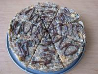 A tortát felvágjuk, és olvasztott...