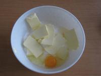 Egy tálba rakjuk a kókuszreszeléket, lisztet,...