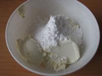 A mascarpone sajtot túróval és cukorral...