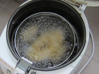 És forró olajban közepes hőfokon 150°C, 8...