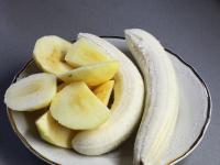 A gyümölcsöket megpucoljuk és nagyobb...