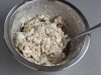 Óvatosan összekeverjük a cottage cheese...