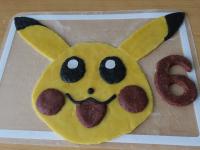 Pikachu készen áll a torta díszítéséhez :) A...