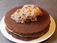 Majd rá helyezzük a másik tortalapot és a...