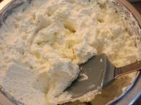 A tejszínt felverjük, hozzáadjuk a mascarpone...