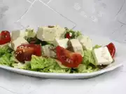 Zöldségsaláta Feta sajttal