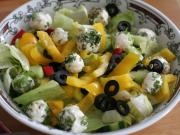 Sajtos zöldséges saláta