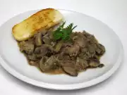 Sampinyon csirkemájjal