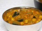 Padlizsán-csicseriborsós curry